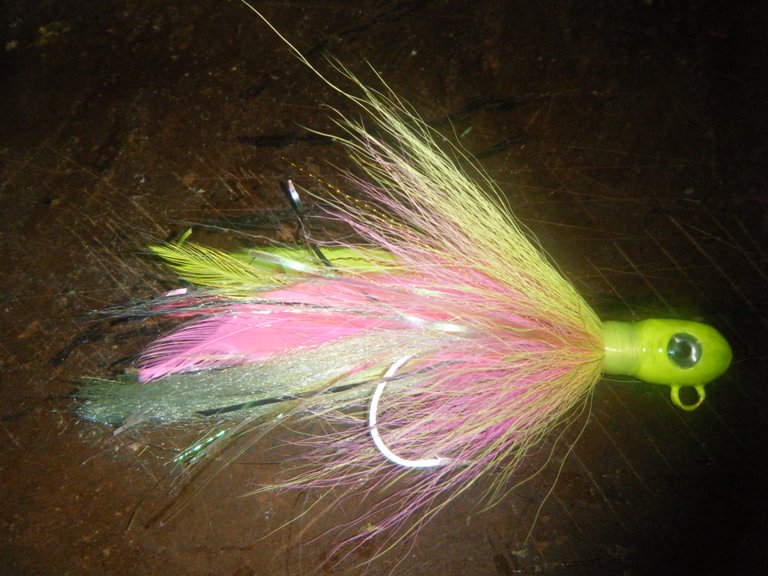 Salt water flies and George's Jigs - CUSTOM-TIED FLIES AND GUIDE